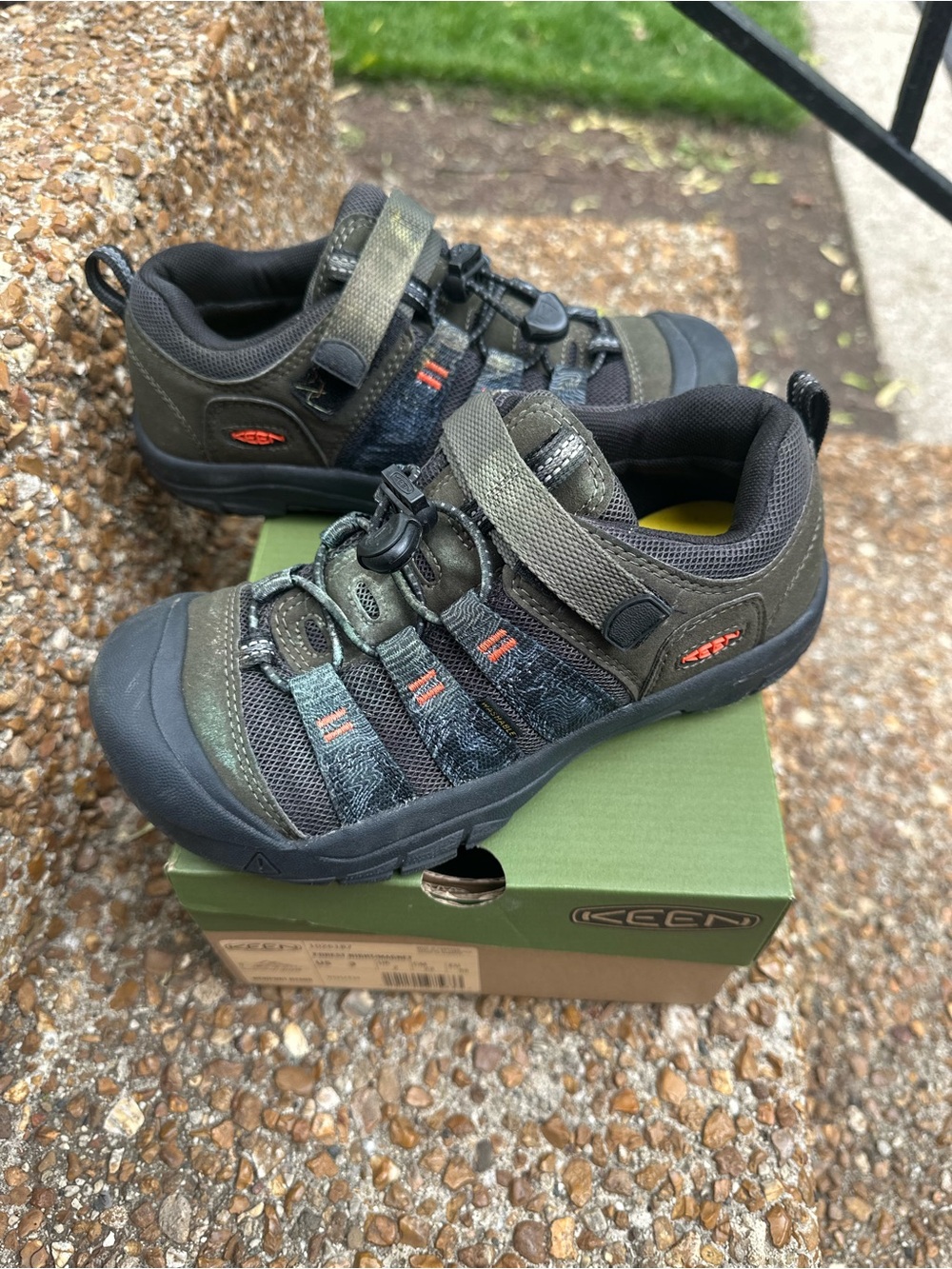 Keen Kids Olive Green and Black Multi-Strip Outdoor Shoe